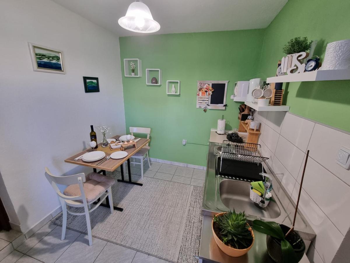 Studio Apartman Krosna Perusic Extérieur photo