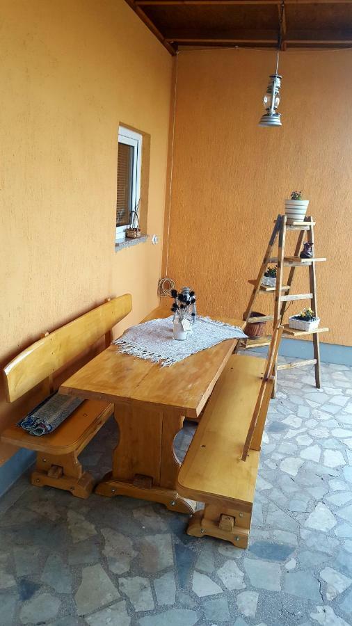 Studio Apartman Krosna Perusic Extérieur photo