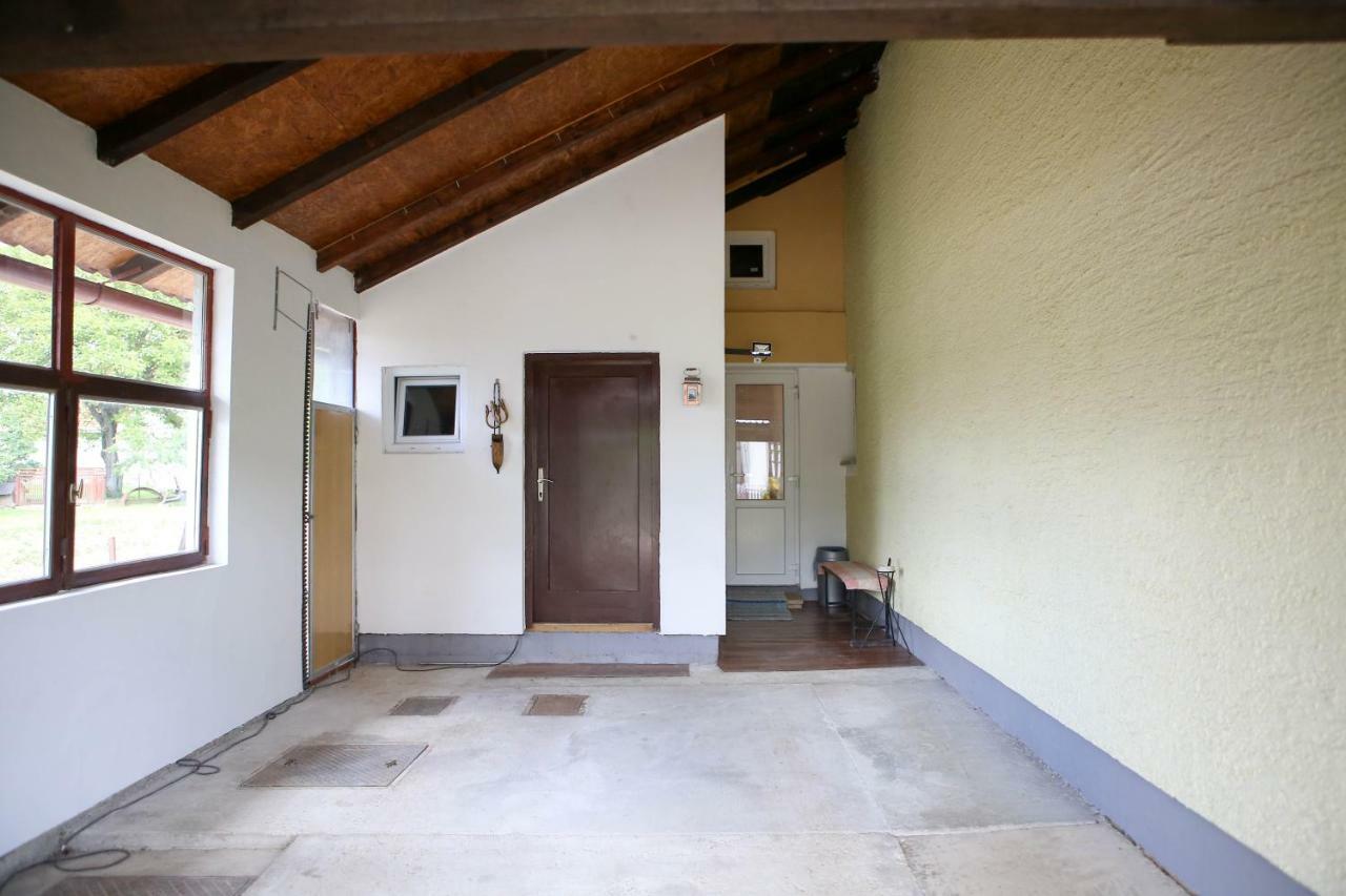 Studio Apartman Krosna Perusic Extérieur photo